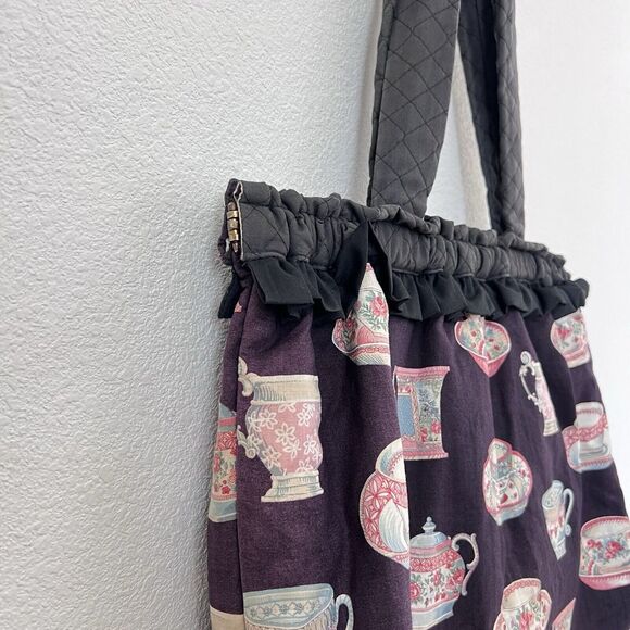 Vintage Ladies Large Black Tote Teacups print Lined Hinged‎ Metal Closure Ruffle - Picture 6 of 11